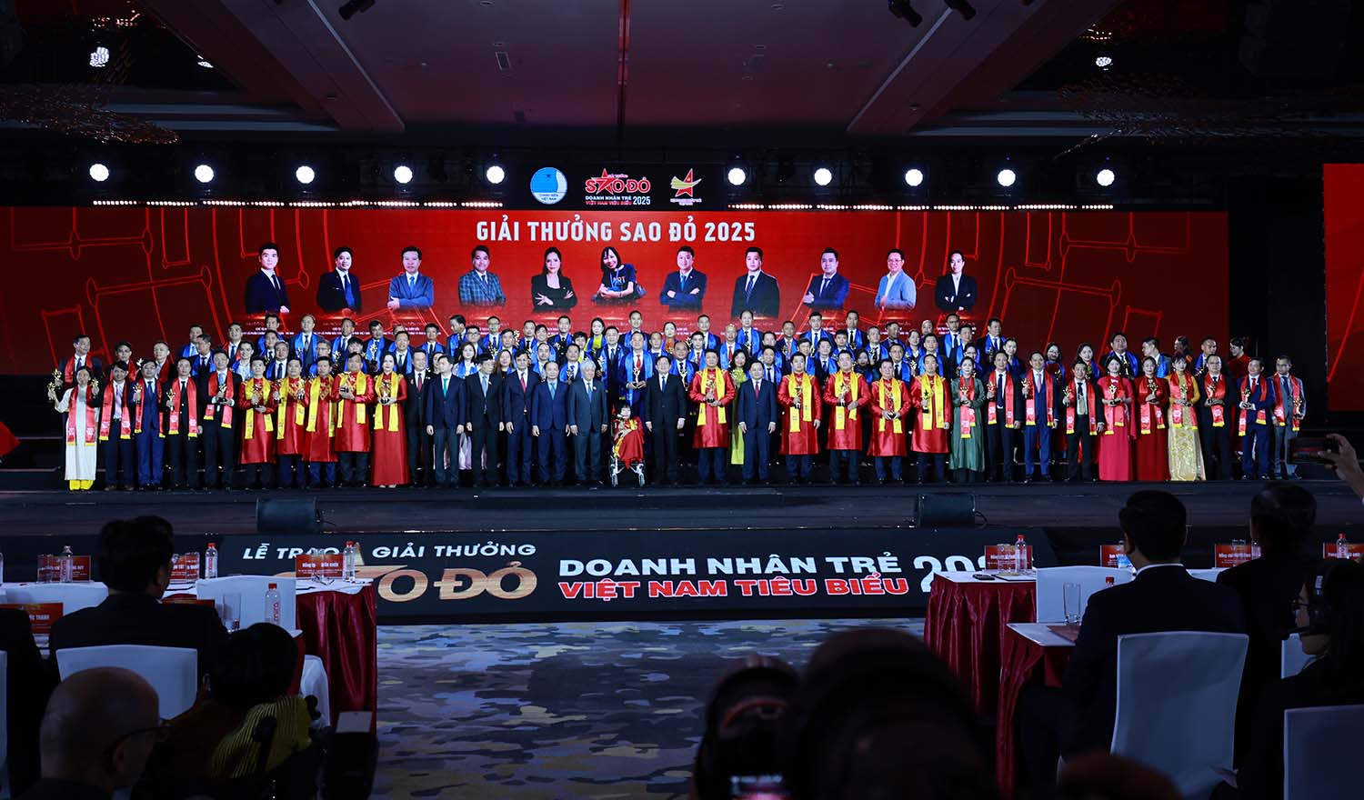 dieu-kien-de-doanh-nhan-doanh-nghiep-duoc-xet-tang-danh-hieu-giai-thuong
