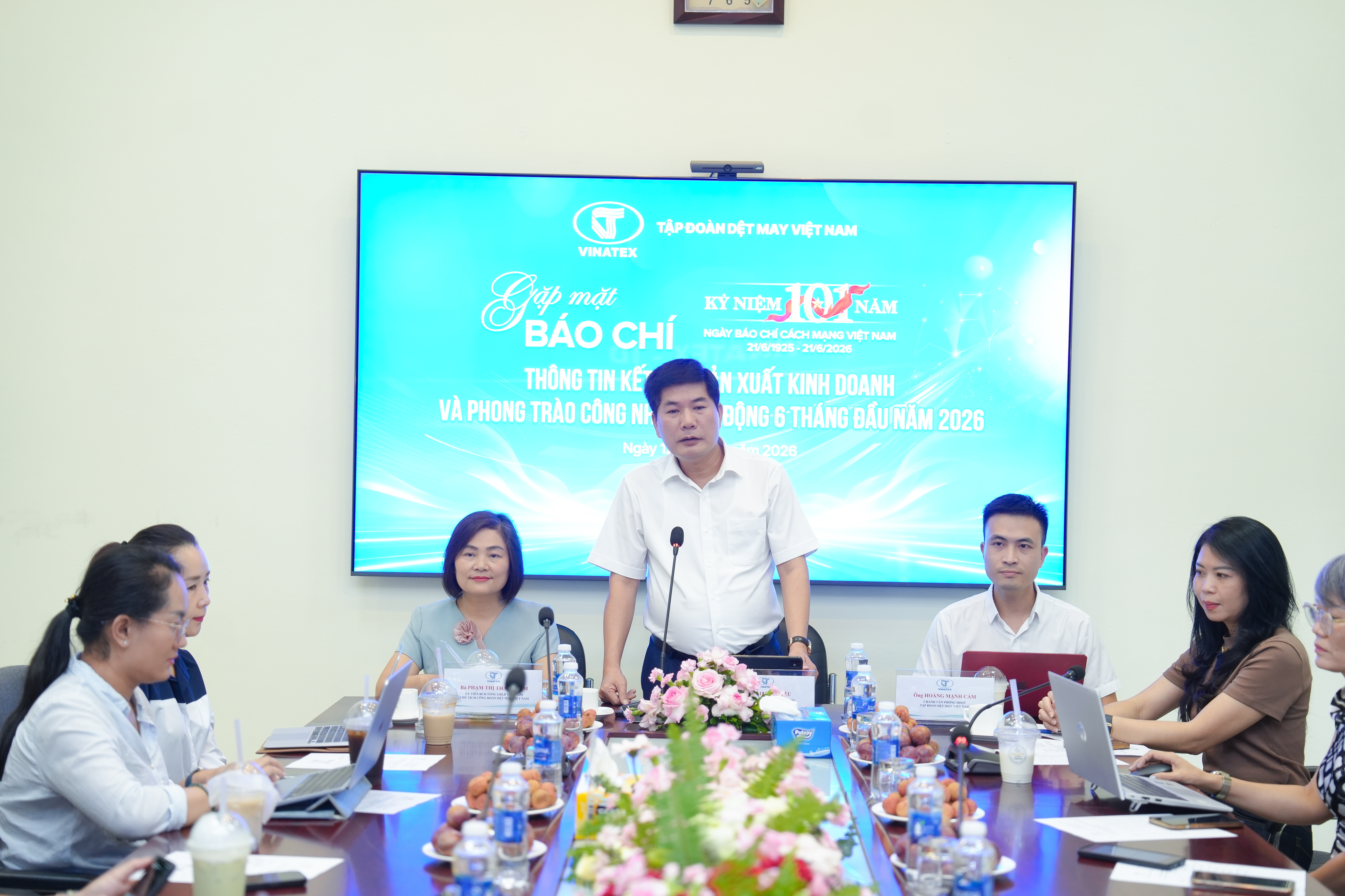 don-hang-det-may-quy-iv-khan-hiem-khach-hang-than-trong-voi-thue-quan-my