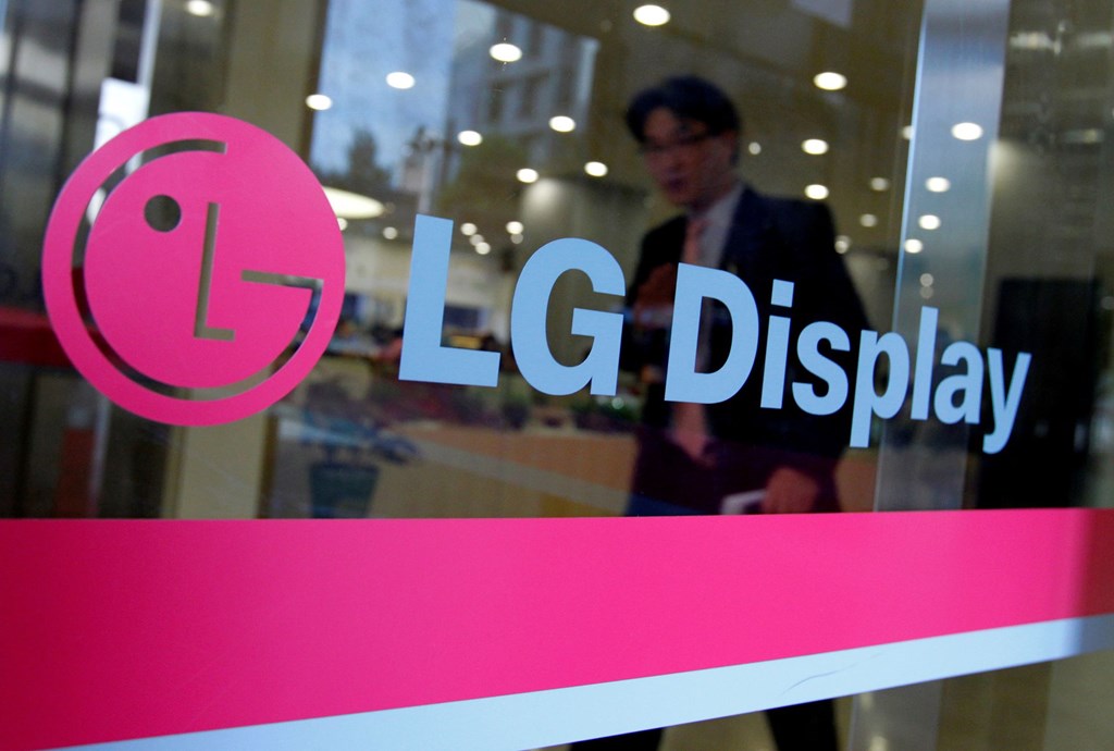 lg-display-thang-lon-tai-ces-2026-voi-loat-man-hinh-o-to-tien-tien