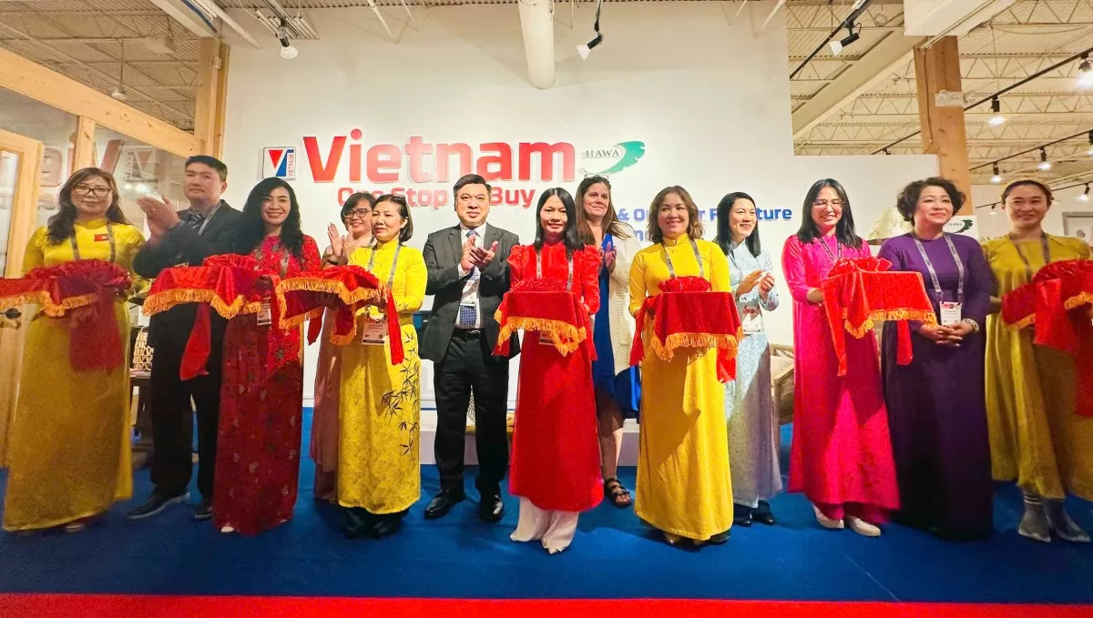 hang-chuc-doanh-nghiep-viet-nam-quang-ba-san-pham-do-go-va-trang-tri-noi-that-tai-hoa-ky