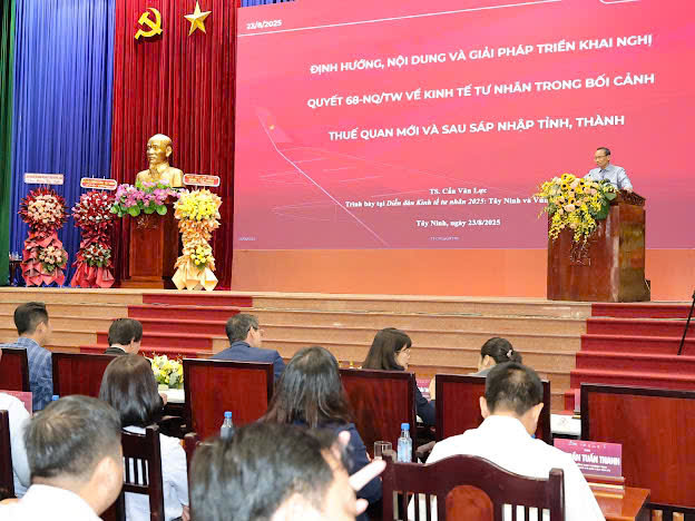 cấn văn lực.jpg