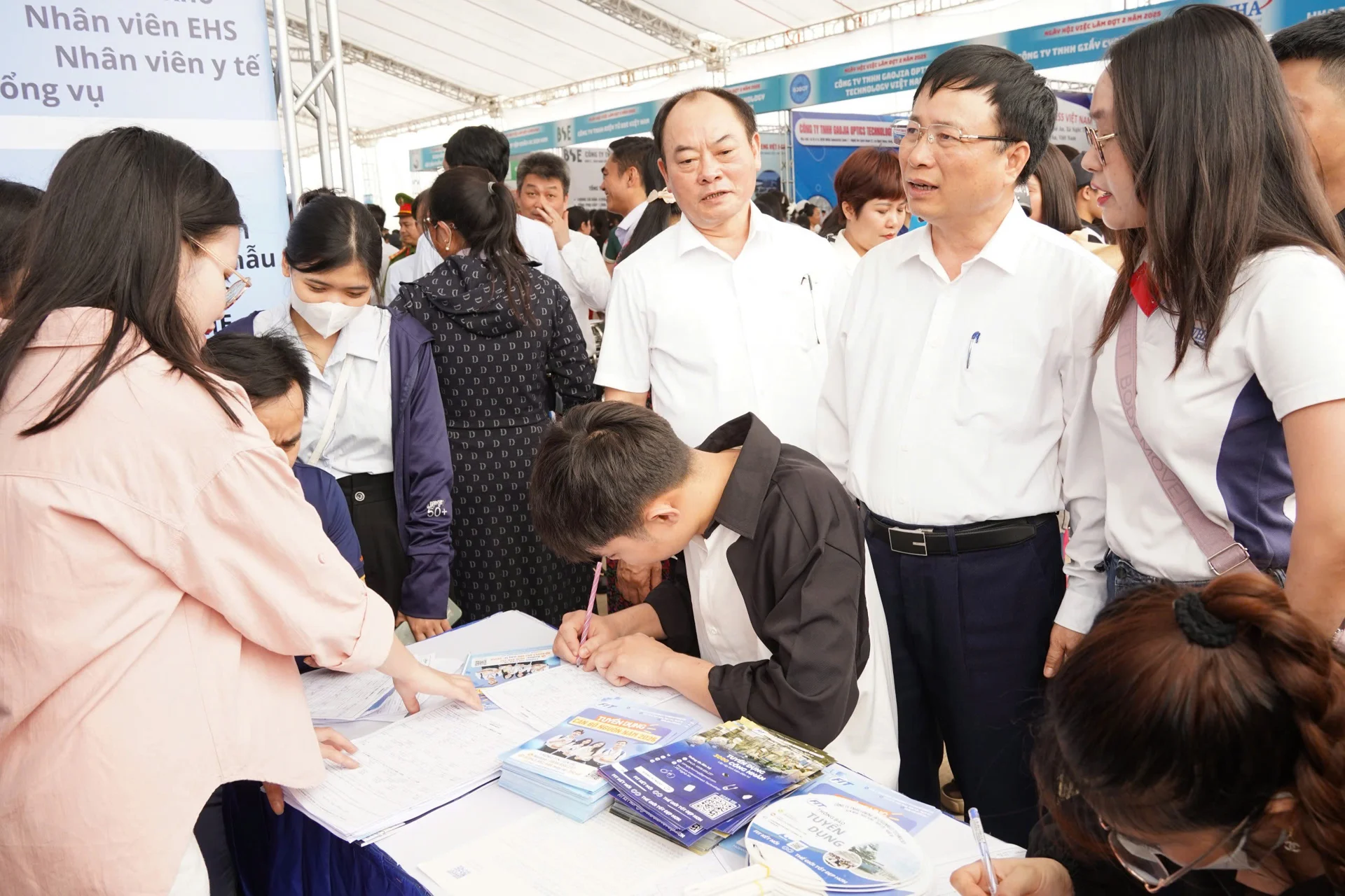 doanh-nghiep-fdi-nghe-an-can-tuyen-12000-lao-dong-moi