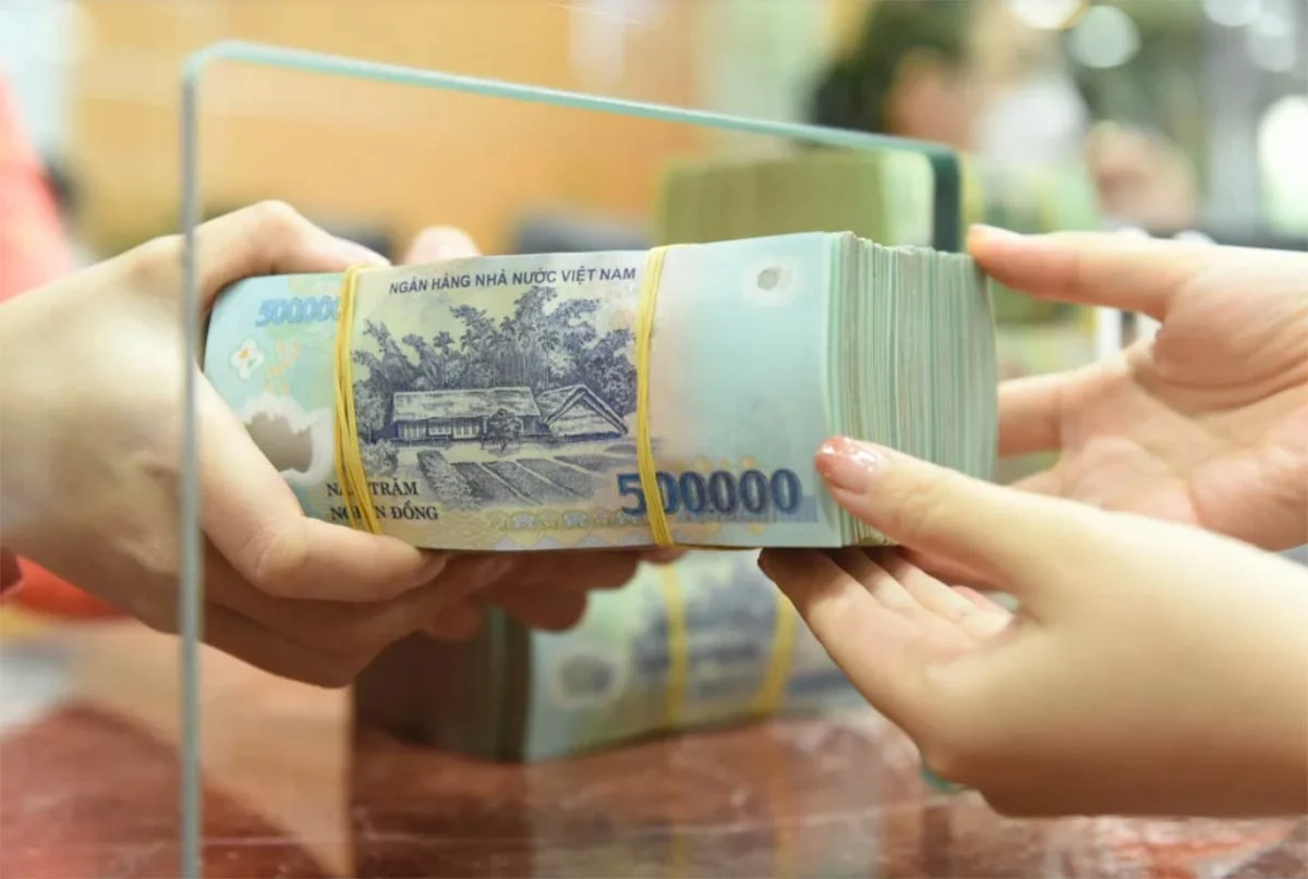 tien-gui-vao-he-thong-ngan-hang-bat-ngo-sut-giam
