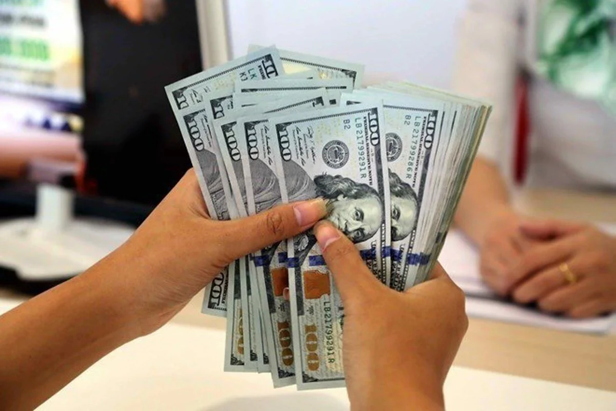 Giá USD thị trường tự do xuống thấp hơn ngân hàng