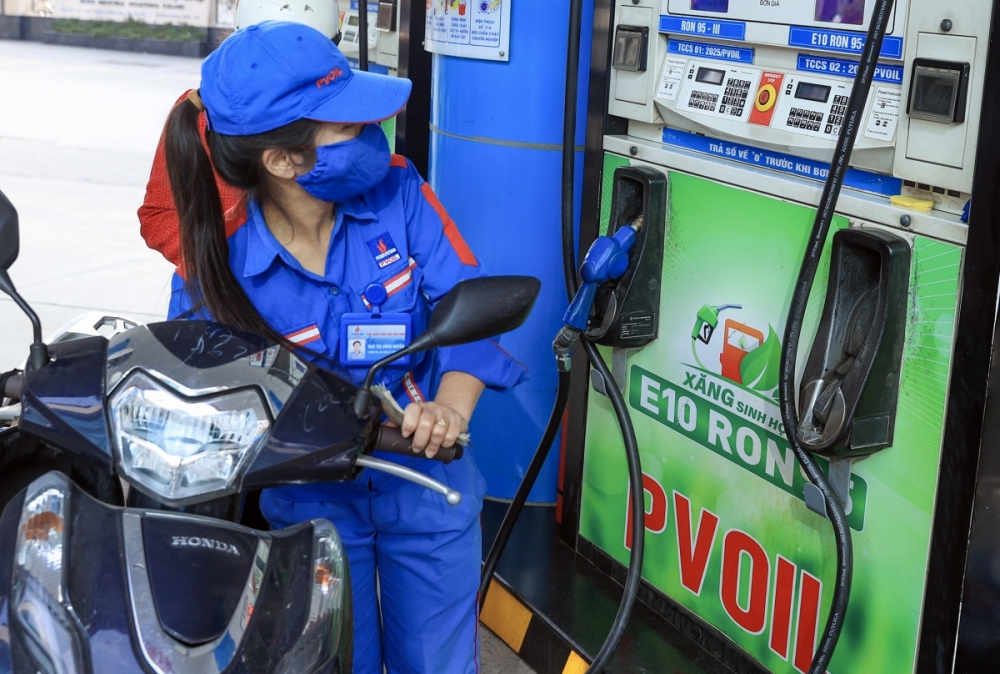 Đề xuất giảm thuế xăng E10, tạo lợi thế về giá để khuyến khích tiêu dùng