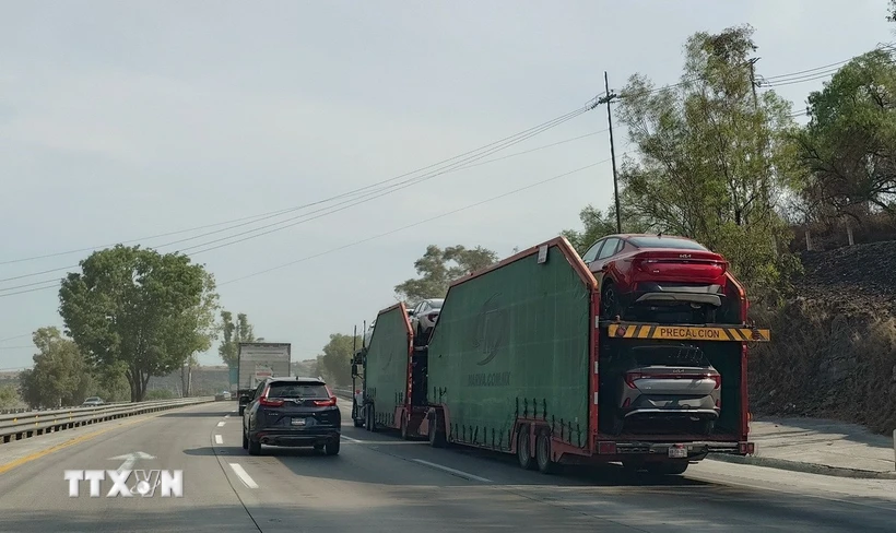 tong-thong-my-xem-xet-mien-tru-thue-quan-doi-voi-cac-nha-san-xuat-oto