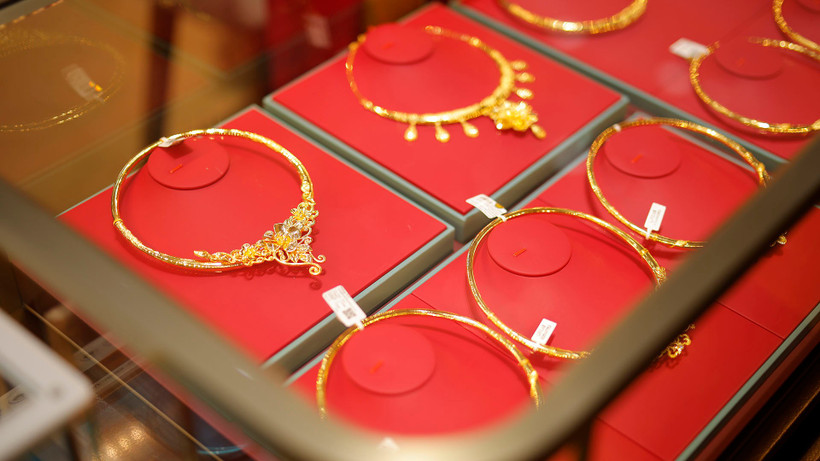 gia-vang-ngay-233-chua-dung-da-lao-doc-gia-vang-trong-nuoc-xuong-muc-169-trieu-dongluong