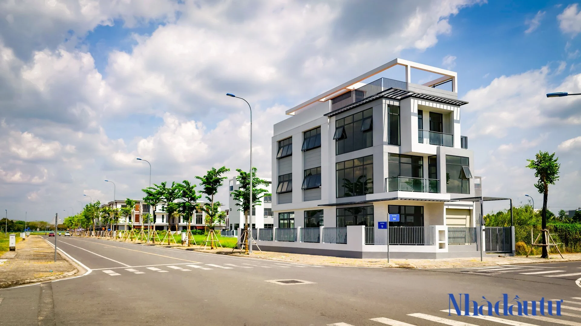 bom-tien-vao-nen-kinh-te-bat-dong-san-lieu-co-nhay-mua