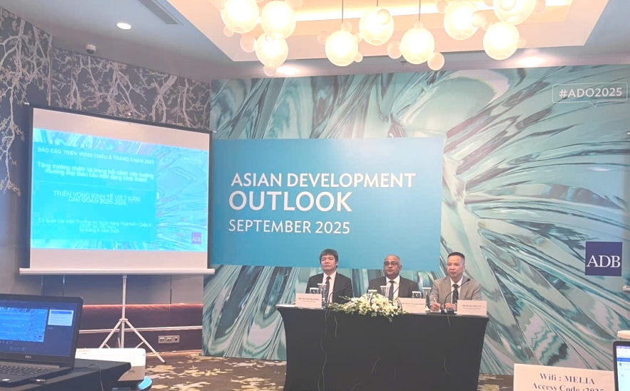 adb-nang-du-bao-tang-truong-kinh-te-2025-cho-viet-nam