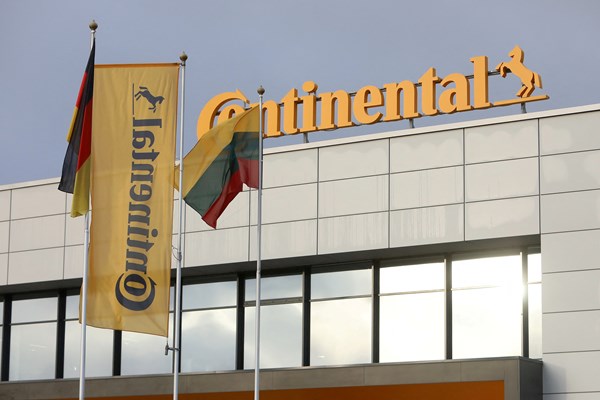 nguoi-khong-lo-trong-linh-vuc-phu-tung-o-to-manh-tay-cat-giam-nhan-luc