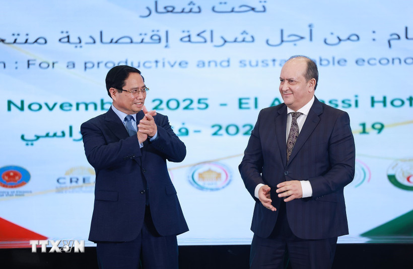 thu-tuong-pham-minh-chinh-va-thu-tuong-algeria-cung-du-dien-dan-kinh-te