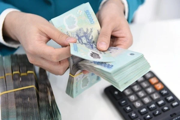 Loạt ngân hàng, doanh nghiệp trả cổ tức tiền mặt 'khủng' trong tháng 8