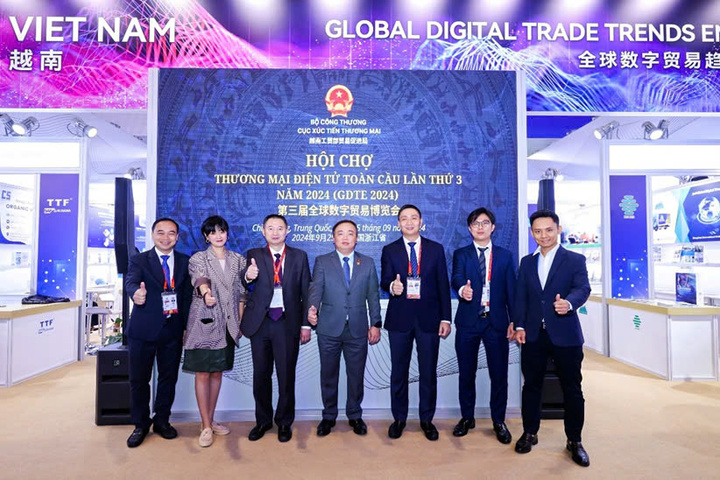 viet-nam-quang-ba-hang-hoa-tai-hoi-cho-thuong-mai-so-lon-nhat-chau-a