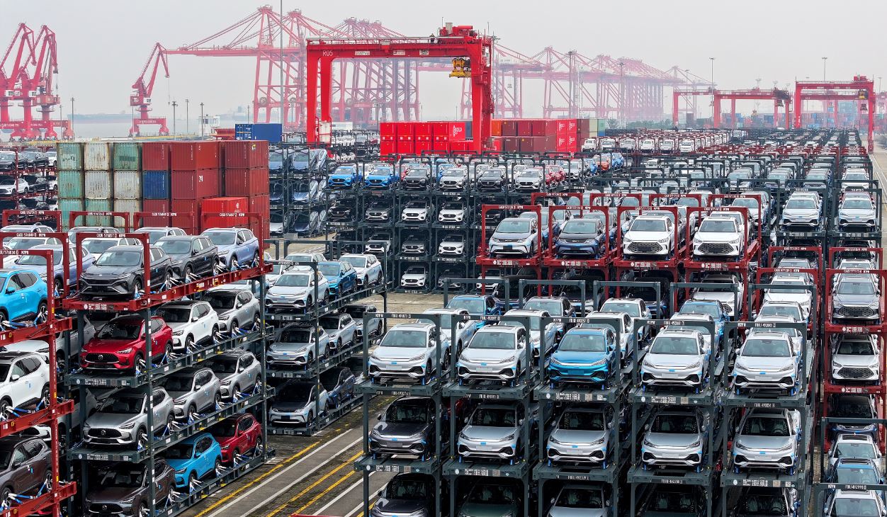 cong-nghiep-o-to-phuong-tay-mac-ket-trong-cuoc-chien-song-con-voi-trung-quoc