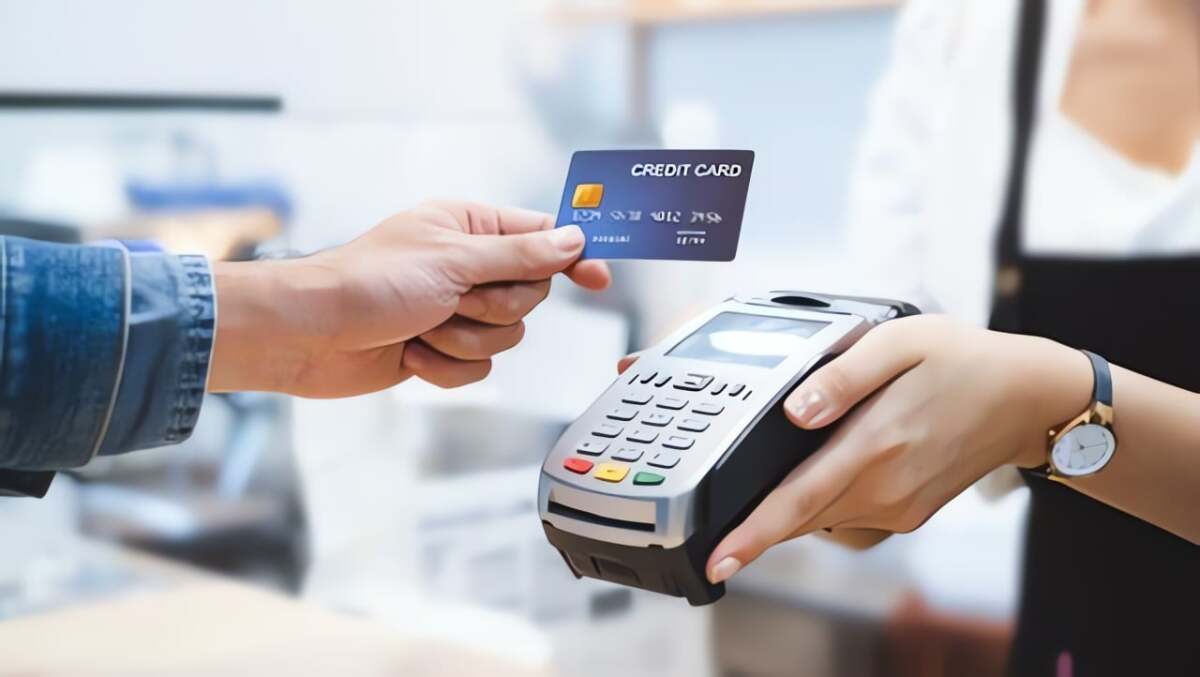 Rút khống thẻ tín dụng tự chuốc lấy rủi ro: Siết chặt dịch vụ 'quẹt thẻ lấy tiền mặt'