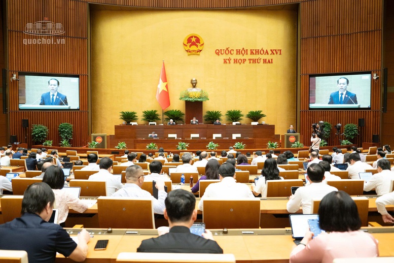 Quốc hội nghe báo cáo 3 dự án luật về đấu giá tài sản, nuôi con nuôi và luật sư