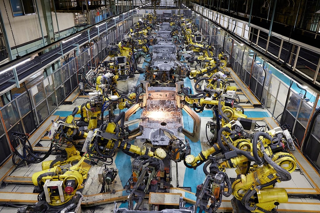 hang-o-to-xang-dong-nha-may-va-ban-tru-so-tinh-cach-song-con-truoc-lan-song-xe-dien