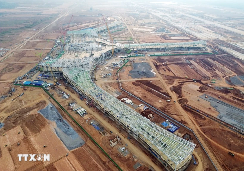 dong-nai-to-chuc-dot-thi-dua-dac-biet-cat-canh-cung-san-bay-long-thanh