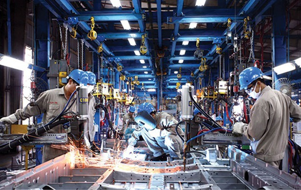 hsbc-nang-du-bao-tang-truong-gdp-cua-viet-nam-nam-2024-tu-65-len-7