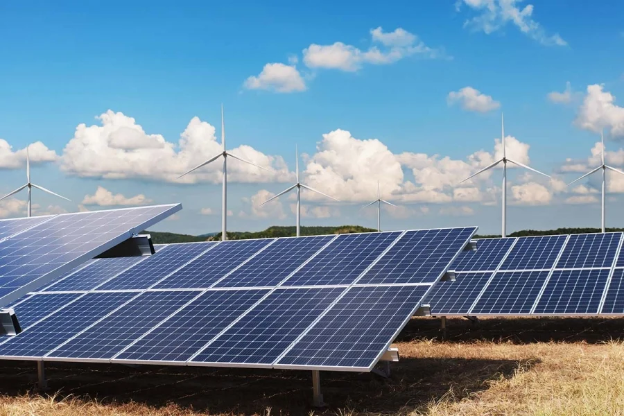 hang-loat-doanh-nghiep-dien-gio-dien-mat-troi-lo-nang-keo-dai