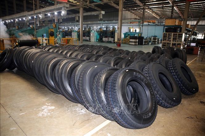 co-hoi-va-thach-thuc-voi-doanh-nghiep-mien-trung-truoc-cang-thang-thuong-mai