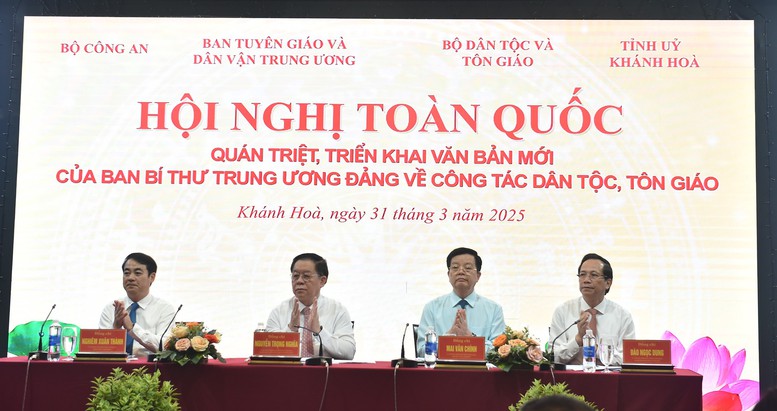Hội nghị toàn quốc quán triệt, triển khai một số văn bản mới của Ban Bí thư về công tác dân tộc, tôn giáo