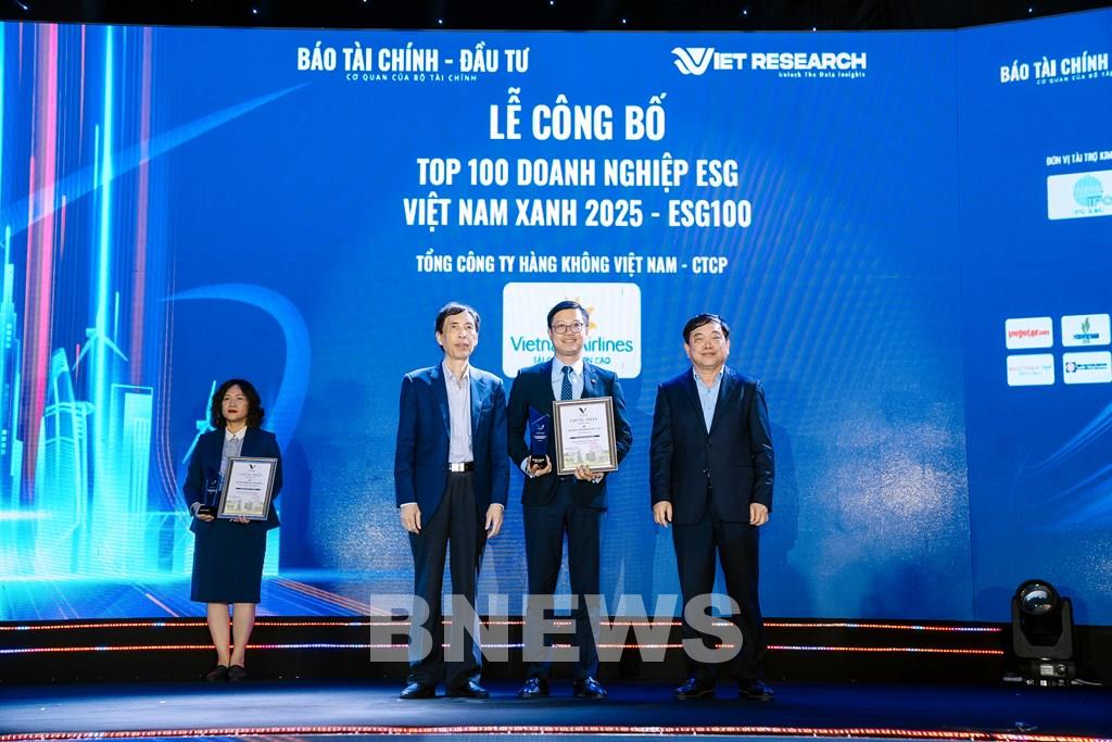 vietnam-airlines-thuoc-top-10-doanh-nghiep-esg-viet-nam-xanh-2025-nganh-logistics