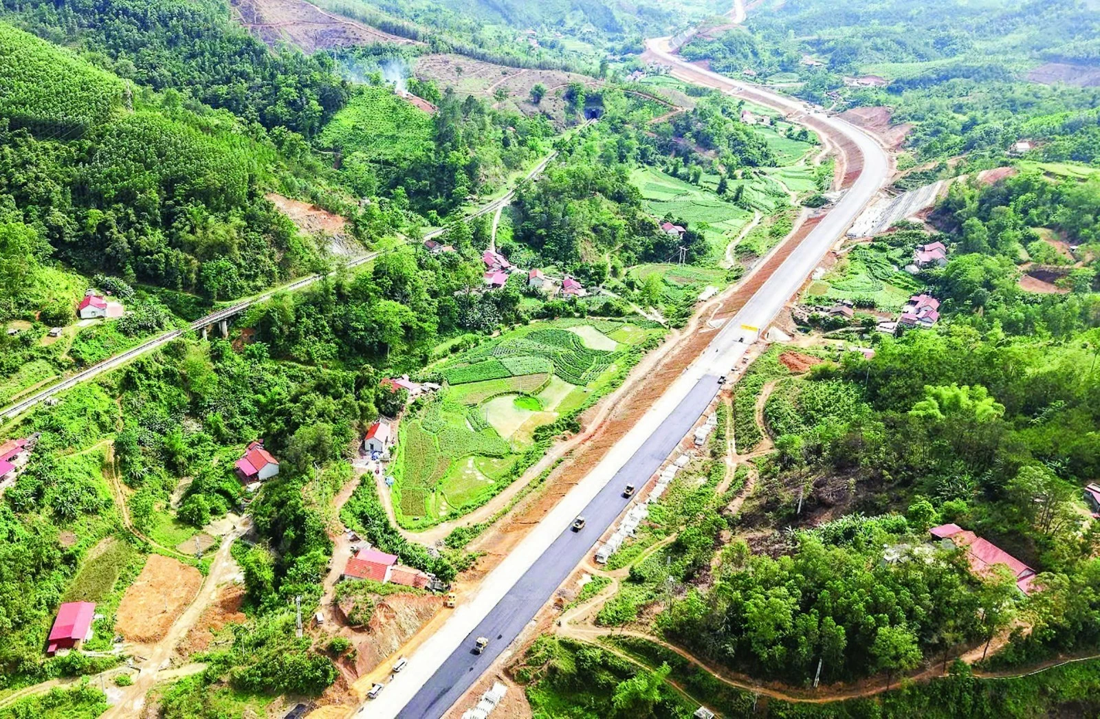 Đầu tư công: Đòn bẩy cho cú “bứt tốc” chặng nước rút