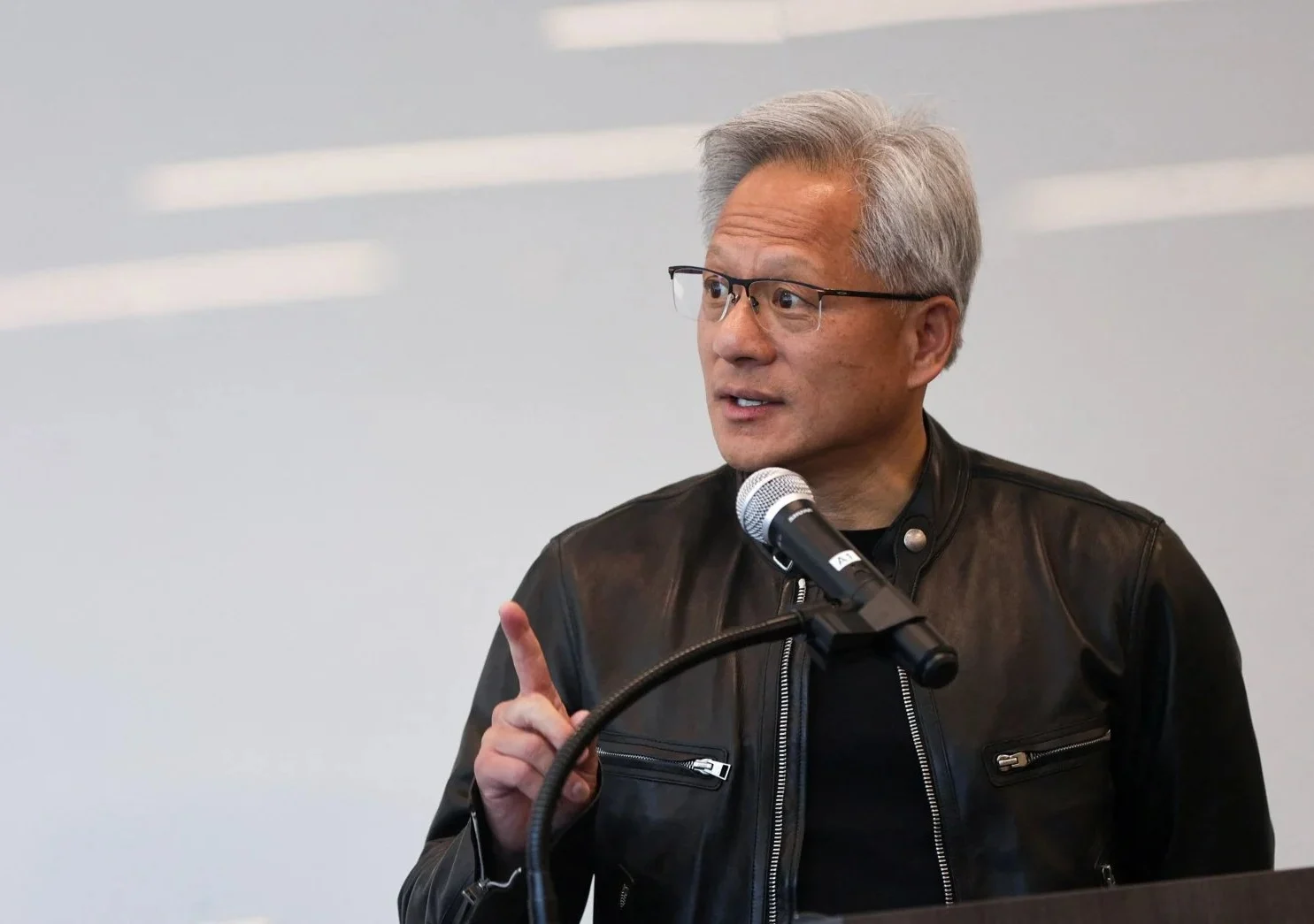 vuot-microsoft-nvidia-lay-lai-ngoi-cong-ty-gia-tri-nhat-the-gioi