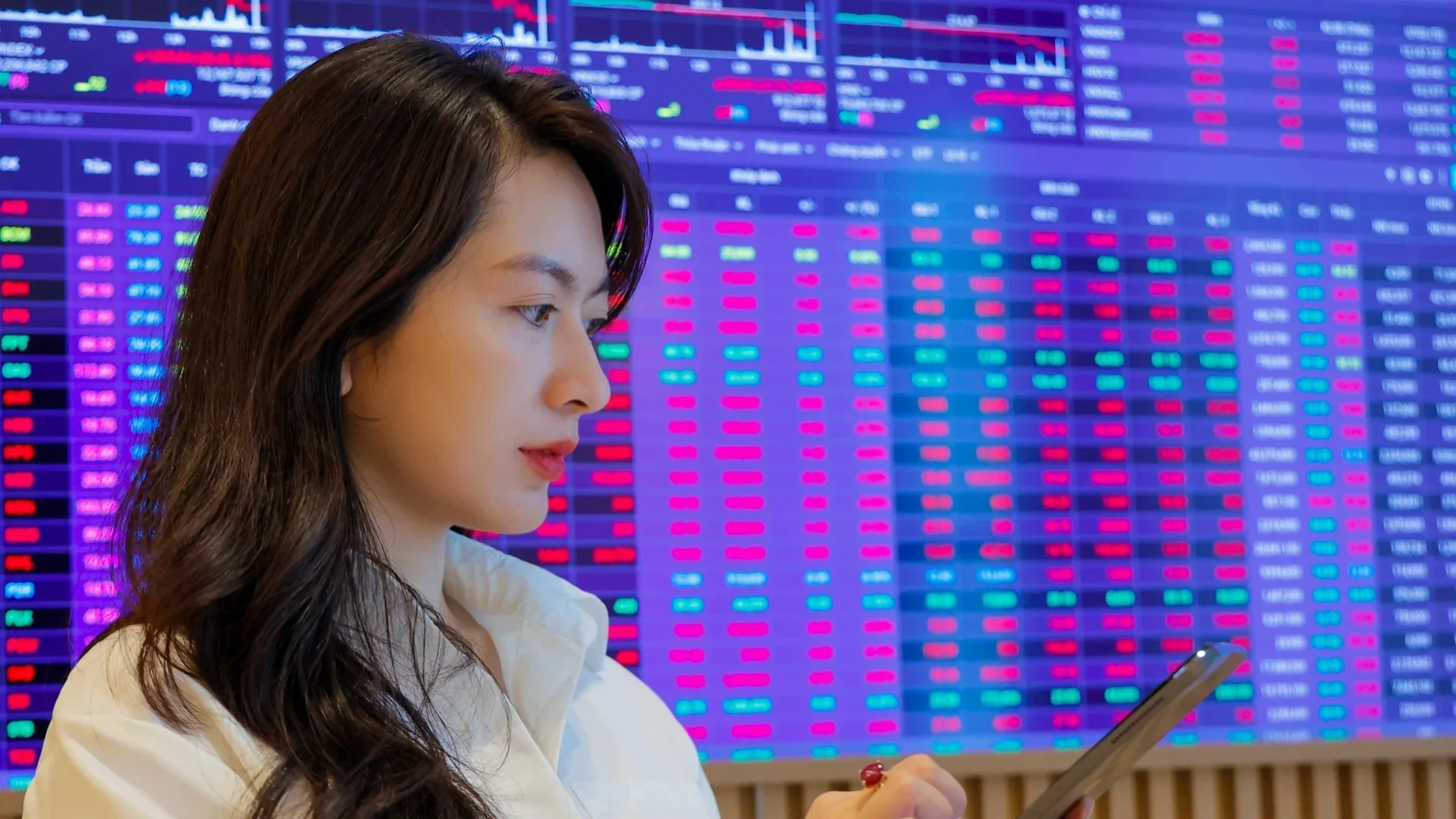 VN-Index 'lội ngược dòng' dù khối ngoại thi nhau thoát hàng