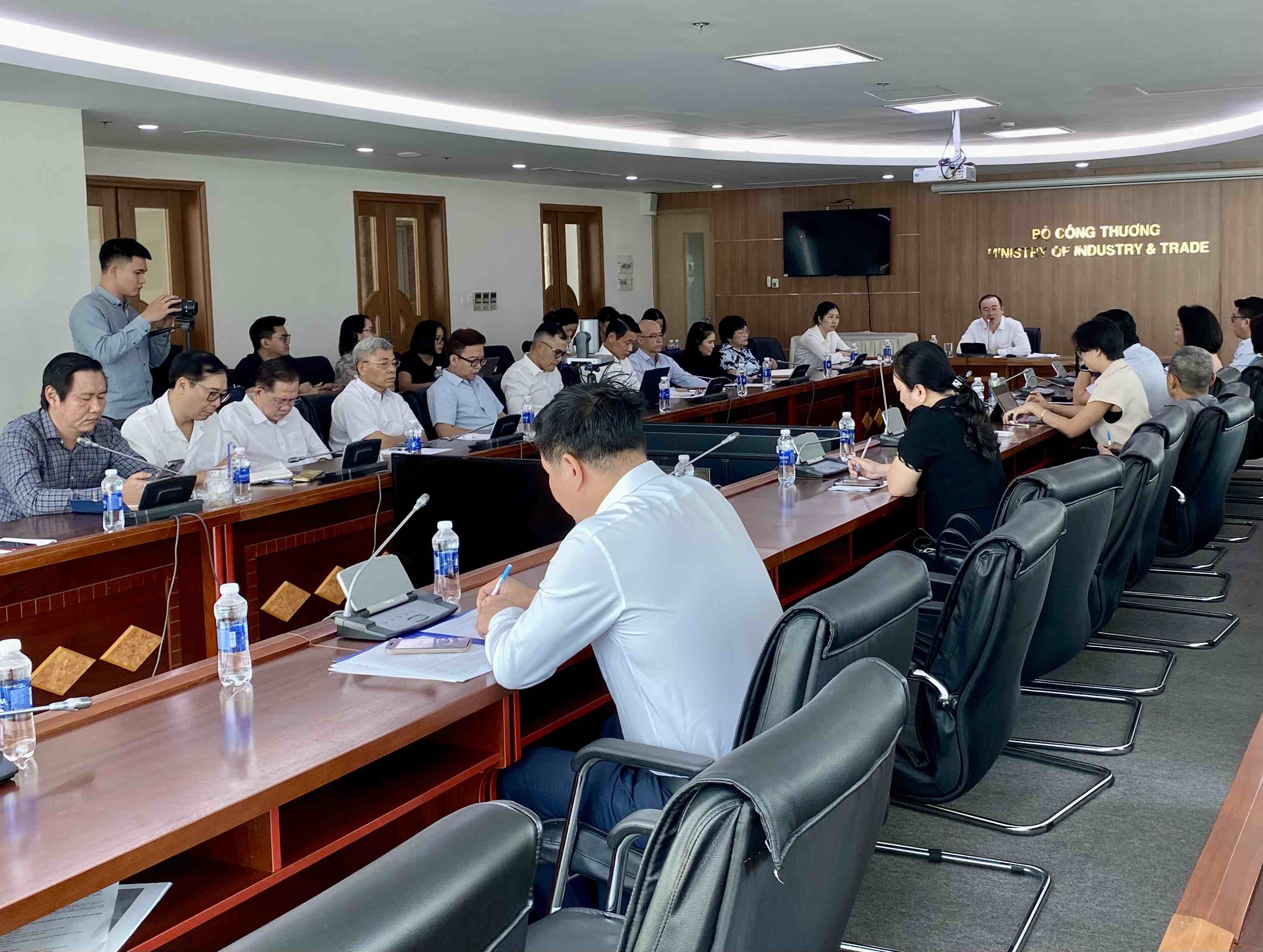 Chương tr&igrave;nh l&agrave;m việc với một số hiệp hội, doanh nghiệp ng&agrave;nh h&agrave;ng của Bộ C&ocirc;ng thương.jpg