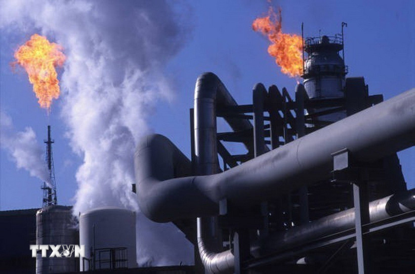 gia-dau-tho-vuot-100-usd-moi-thung-dong-tien-dau-tu-nguyen-lieu-gia-tang