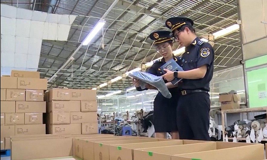 hai-quan-long-an-no-luc-rut-ngan-thoi-gian-thong-quan-hang-hoa-20240725162424.jpg