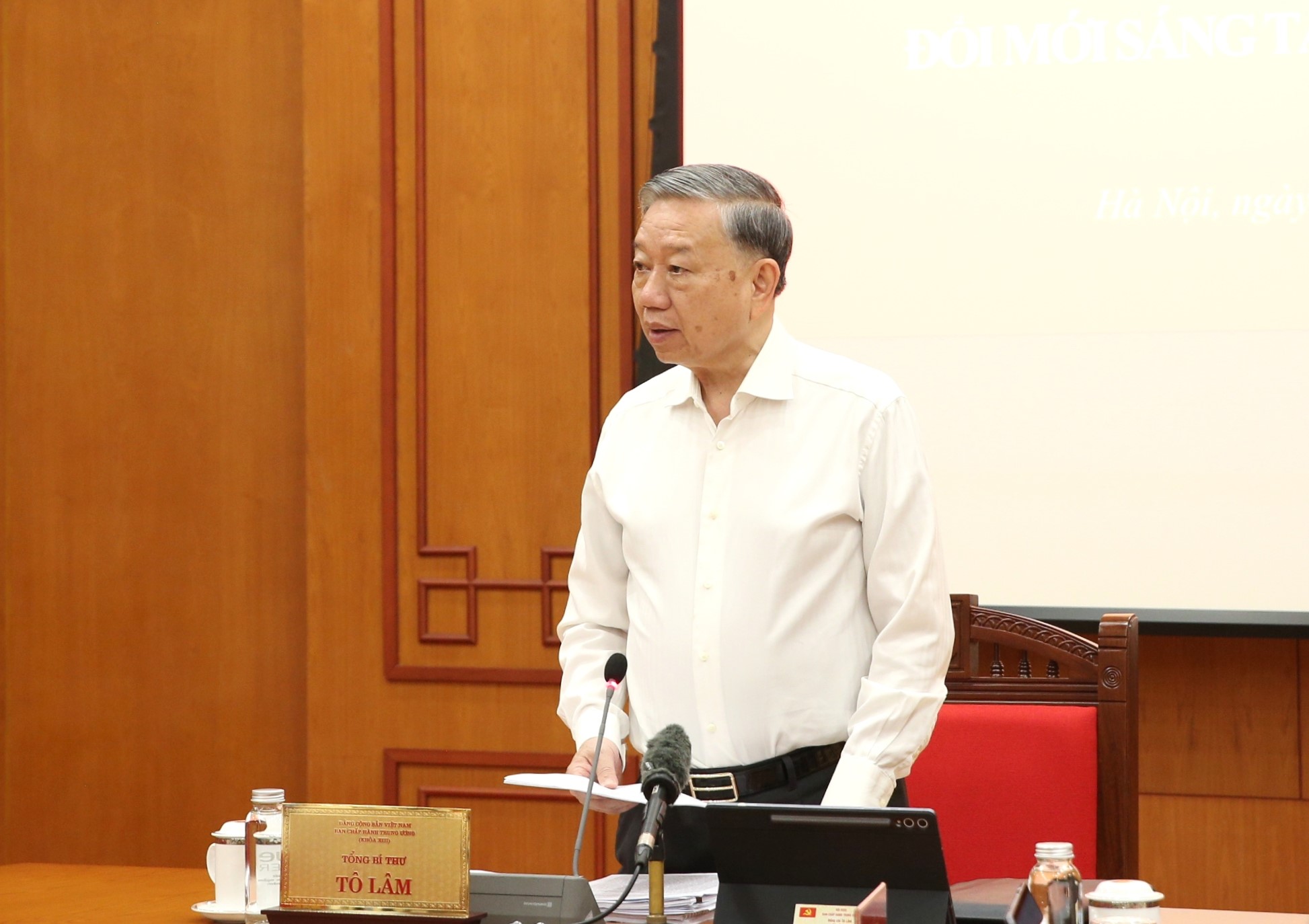 nghi-quyet-57-khong-phai-la-khau-hieu-chinh-tri-ma-la-chuong-trinh-hanh-dong-thuc-te