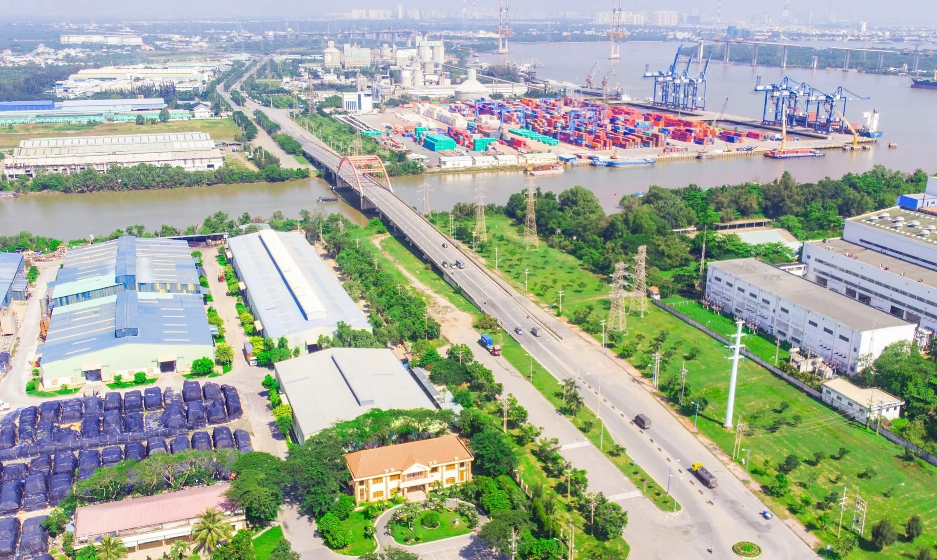 Khu công nghiệp TP.HCM đổi 'DNA' để hút FDI công nghệ cao