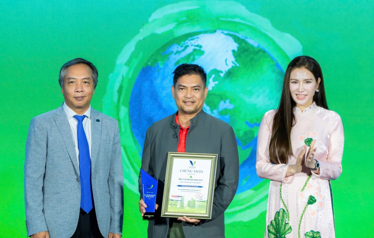 vietjet-nhan-cung-luc-hai-danh-hieu-ve-phat-trien-ben-vung-esg