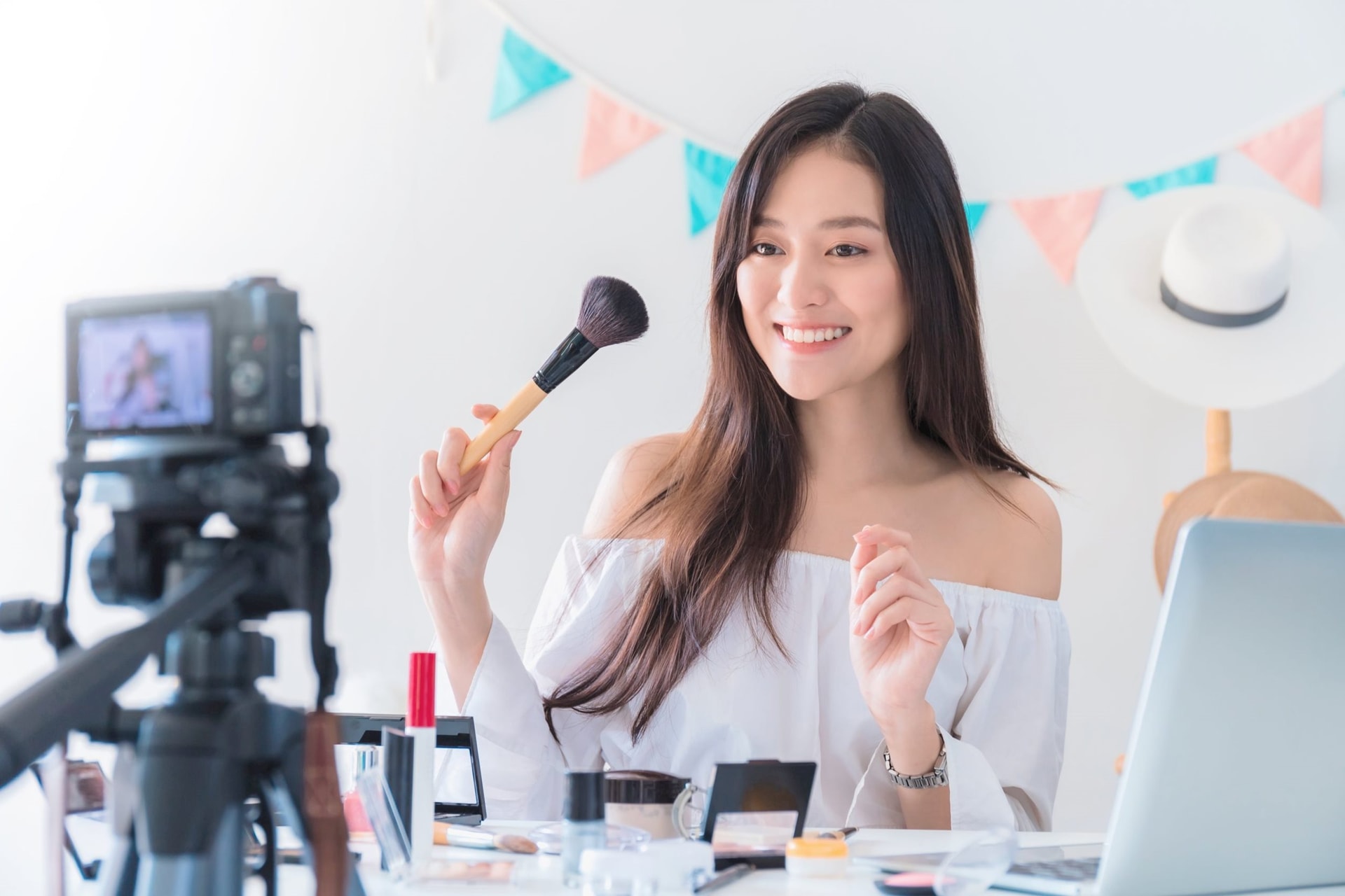 nguoi-tieu-dung-chuong-mua-sam-qua-livestream