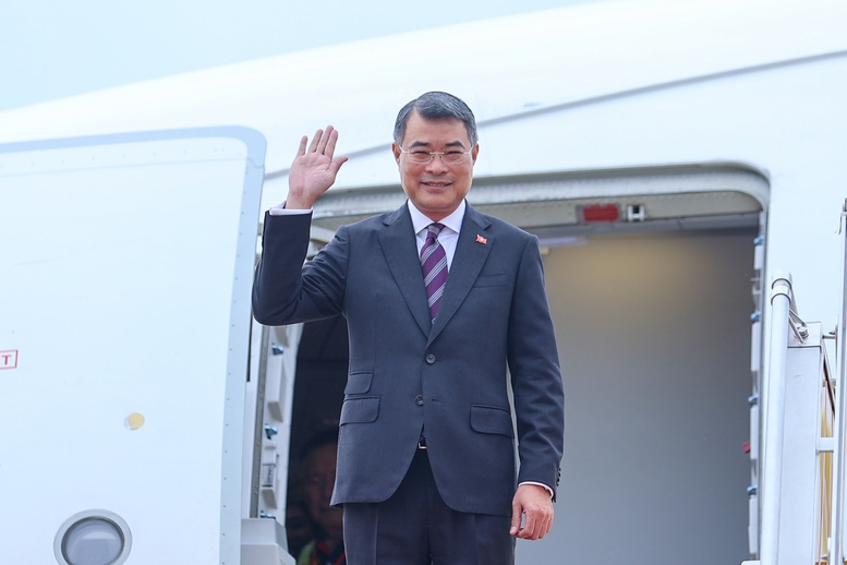 thu-tuong-le-minh-hung-len-duong-du-hoi-nghi-cap-cao-ky-niem-35-nam-quan-he-asean-nga