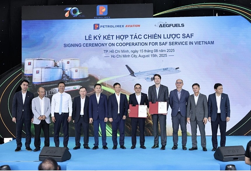 petrolimex-aviation-va-vietjet-air-tien-phong-xanh-hoa-bau-troi-viet