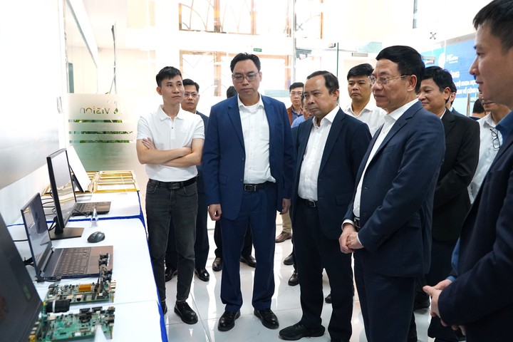 Bộ trưởng Nguyễn Mạnh Hùng: Muốn ra thế giới, trước hết phải làm chủ sản phẩm chiến lược