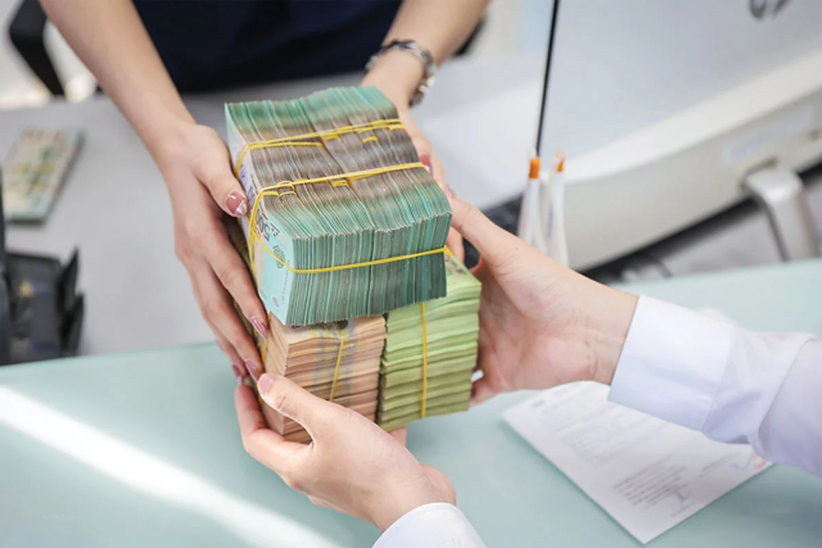 Lãi suất huy động còn bám đỉnh, cho vay chưa có hy vọng giảm
