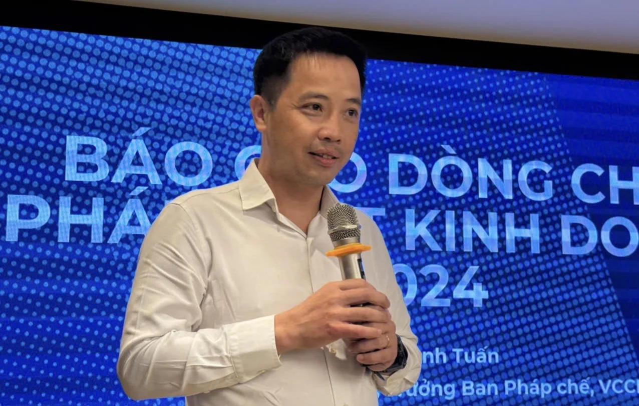 ong-giam-doc-beo-tron-va-mot-co-thu-ky-xinh-dep-la-cach-nhin-meo-mo-ve-doanh-nhan