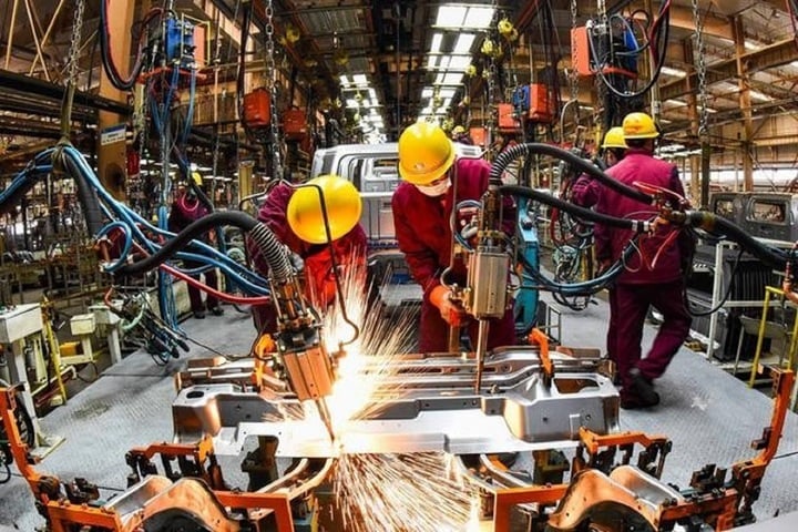 'Không nên chạy theo phần ngọn, bơm tiền để tạo đà tăng trưởng'