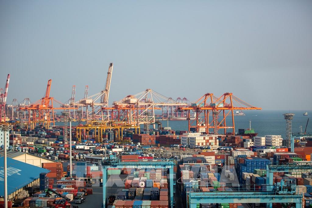 han-quoc-gan-40-doanh-nghiep-du-bao-loi-nhuan-xuat-khau-giam-manh-trong-nam-nay