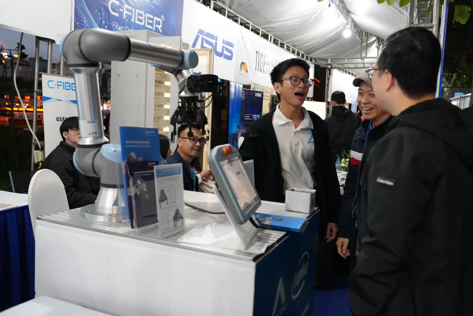 dot-pha-phat-trien-khoa-hoc-cong-nghe-nhiem-ky-dai-hoi-xiii-nen-tang-vung-chac-cho-giai-doan-phat-trien-moi-cua-dat-nuoc