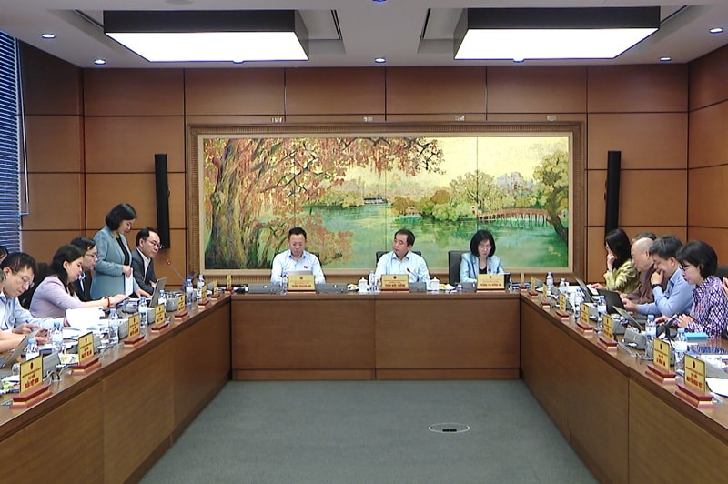 Tránh giật cục trong điều hành giá xăng dầu