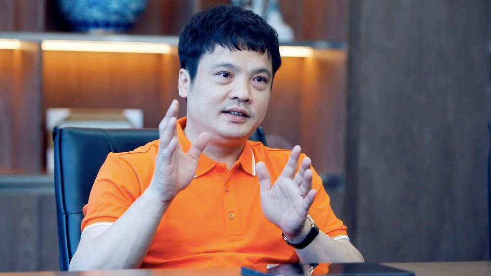 ceo-fpt-nguyen-van-khoa-kho-khan-cua-nam-2025-bang-cua-2023-va-2024-cong-lai