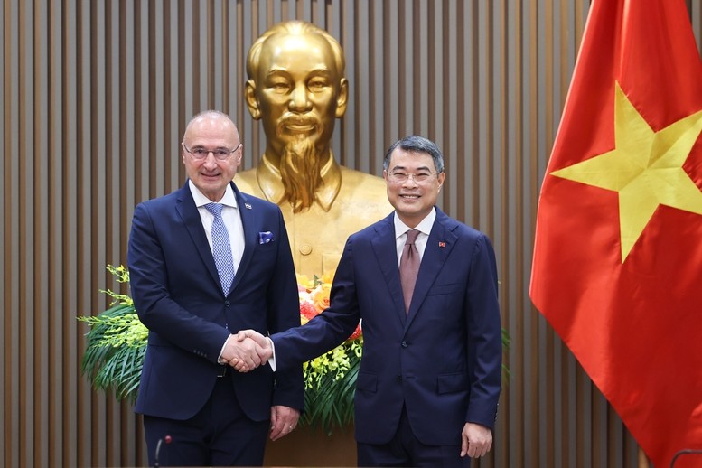 phan-dau-nang-kim-ngach-thuong-mai-song-phuong-viet-nam-croatia-len-gap-doi-muc-hien-nay