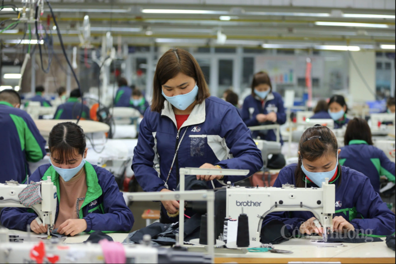 xung-dot-trung-dong-det-may-doi-mat-rui-ro-don-hang