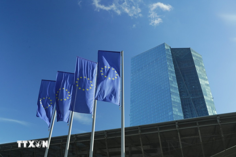 nghi-vien-chau-au-ung-ho-trien-khai-dong-euro-ky-thuat-so-2-trong-1